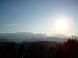 高尾山頂上から見える山々